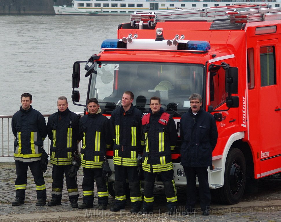 Neue LF`s fuer Koeln Uebergabe in Koeln Deutz an den Wachen  P118.JPG